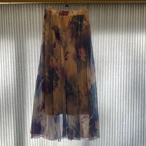 Women’s maxi skirt floral size M